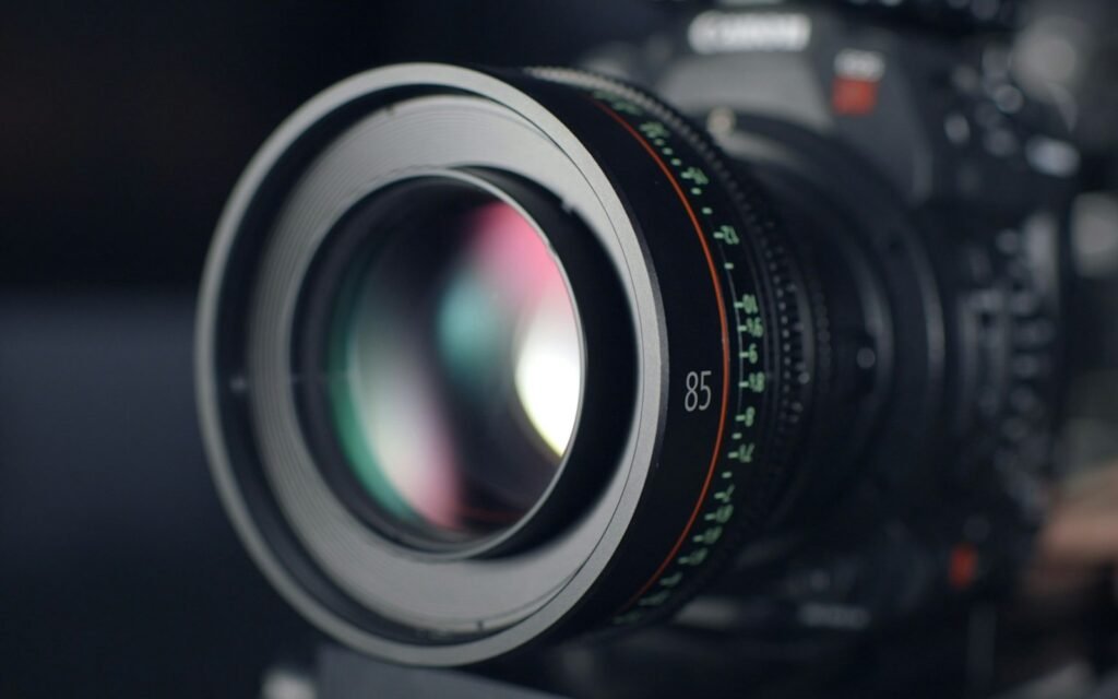 Black DSLR camera
